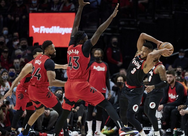 麦科勒姆29分一投制胜！开拓者送猛龙两连败