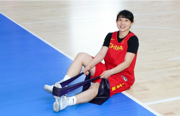 北京首钢女篮名将杨半伴退役