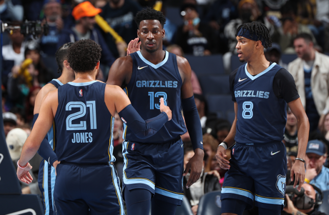 快船遭灰熊双杀！乔治连续11战20＋队内得分王