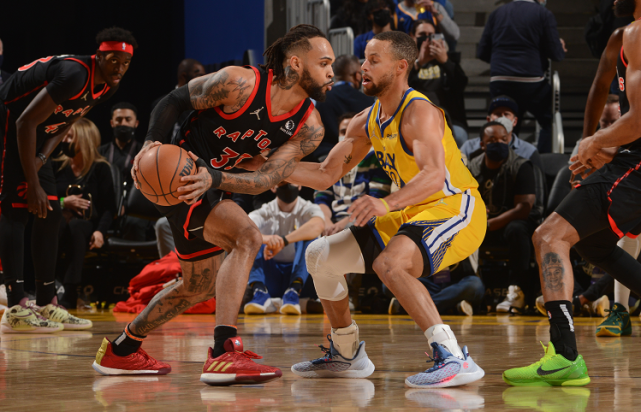 勇士擒猛龙获四连胜 普尔维金斯同砍30＋