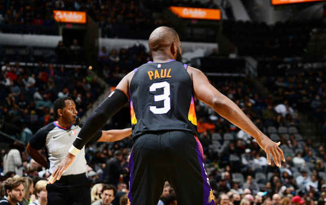 太阳三人20＋ 以115-111惊险击败马刺