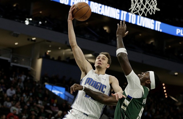 雄鹿七人得分上双大胜魔术 最多领先51分