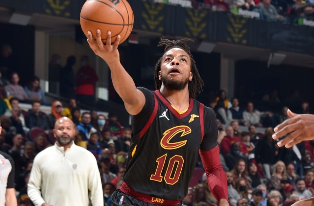 杜兰特复出27＋9 篮网117-112险胜骑士