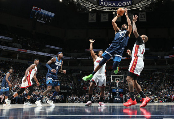 森林狼三人20 森林狼113-101战胜热火取得五连胜