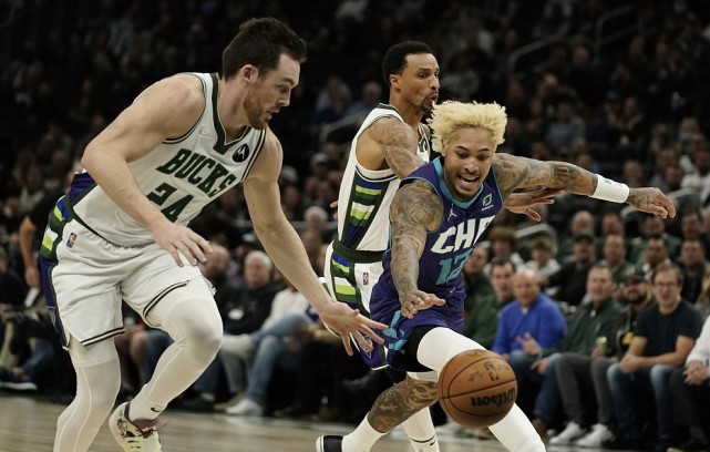 字母哥40＋12＋9 雄鹿逆转黄蜂取8连胜