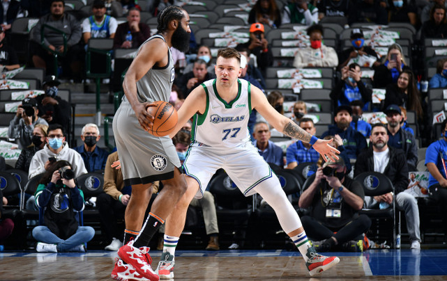 篮网17分逆转 篮网102-99独行侠