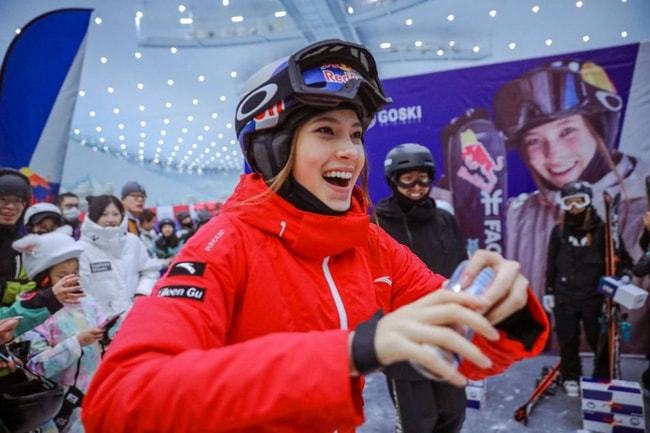 谷爱凌自由式滑雪U型场地技巧世界杯夺冠