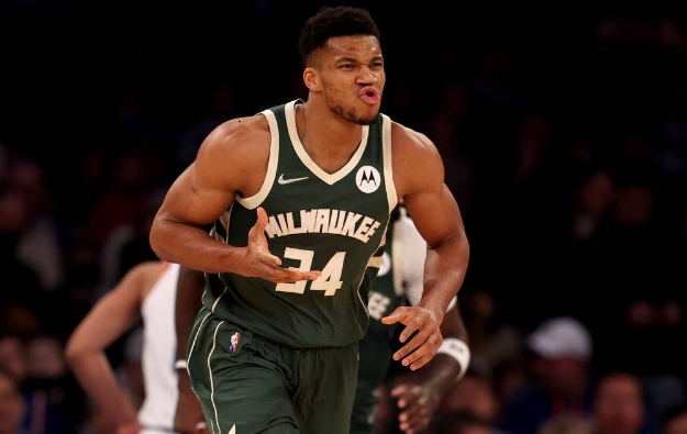 字母哥三双米德尔顿24分