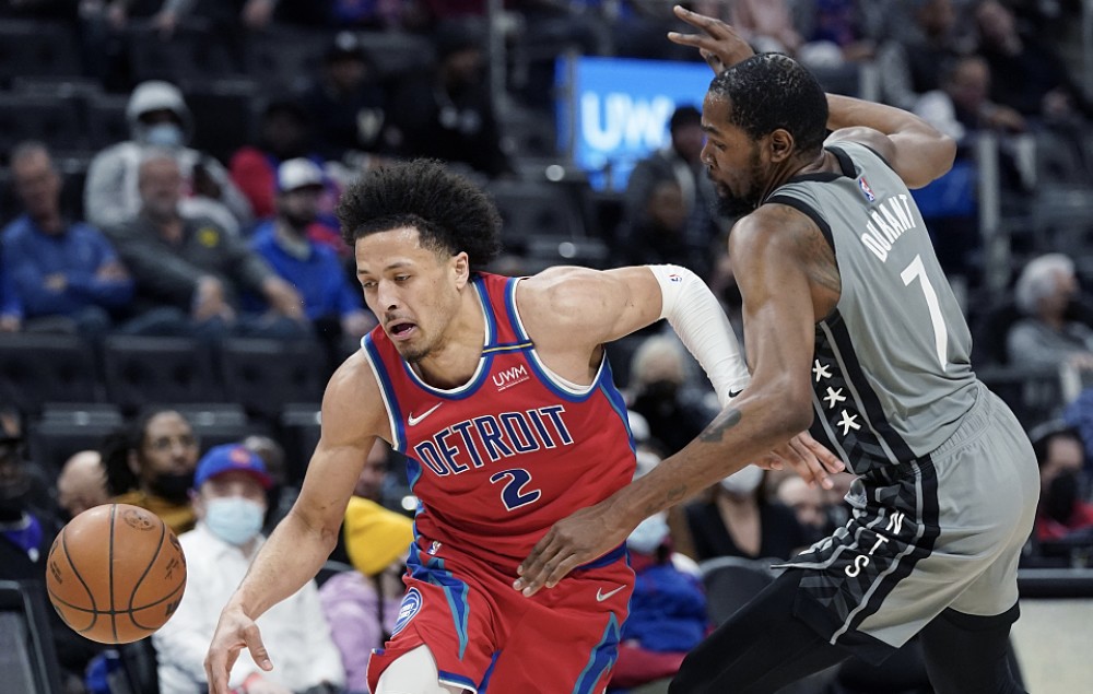 杜兰特51分创记录 篮网116-104战胜活塞