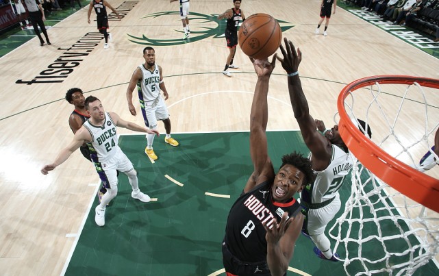 考辛斯轰18分创新高 火箭106-126雄鹿