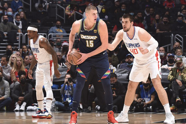 约基奇26＋22＋8创纪录 掘金103-100快船