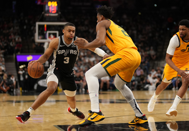 爵士拒绝逆转 爵士110-104马刺