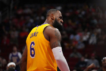 詹姆斯成为历史上最年轻36000分先生