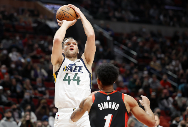 利拉德空砍32分 爵士120-105开拓者