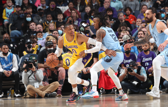 詹皇空砍37＋13＋7 湖人99-104灰熊