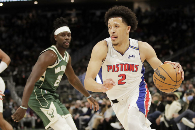 字母哥空砍31＋10＋7 活塞115-106雄鹿