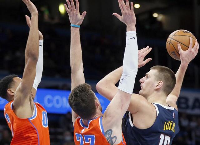 掘金4人上双 掘金99-95雷霆