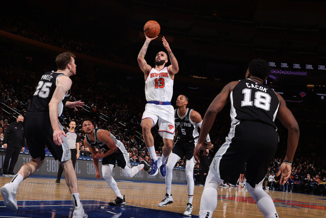 巴雷特31分 马刺96-111尼克斯