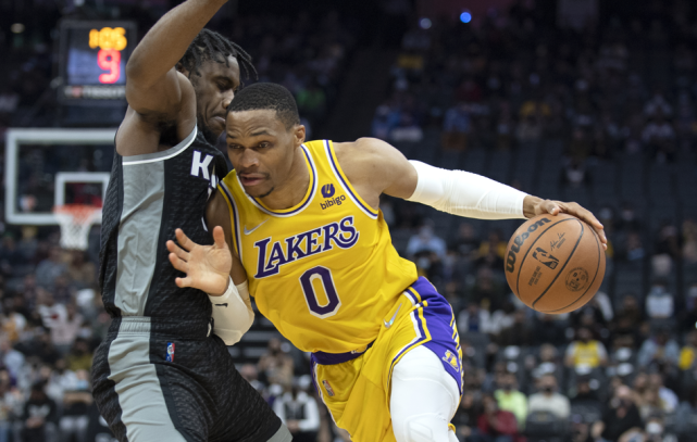 詹姆斯34分 湖人116-125国王