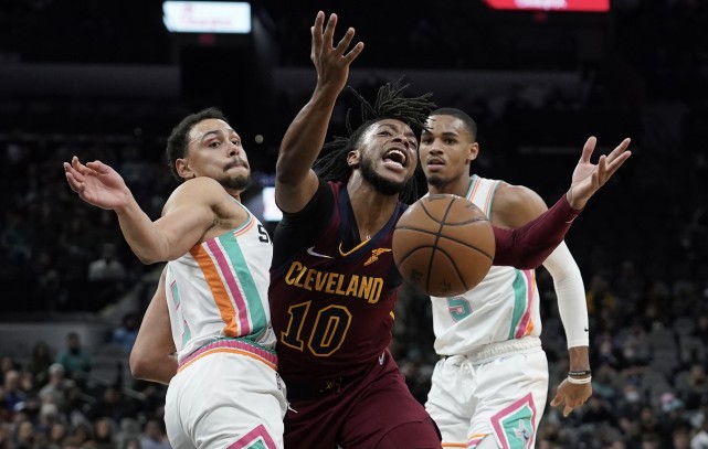 加兰32＋8 骑士114-109马刺