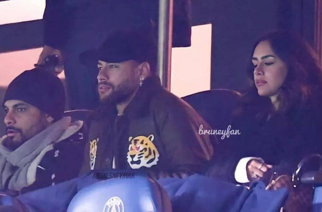 内马尔官宣新女友 与旧爱重名