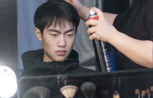 knight为什么叫左手