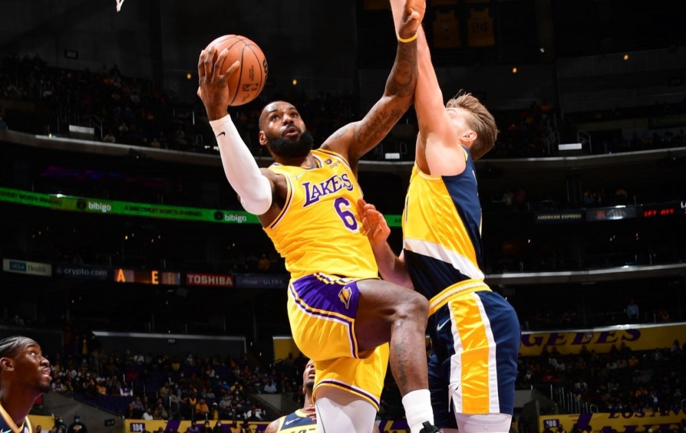 勒维尔爆砍22分 湖人104-111步行者