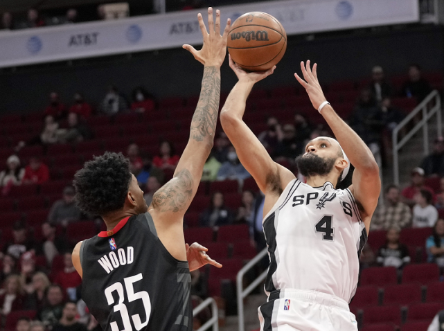 火箭狂输30分  火箭104-134马刺