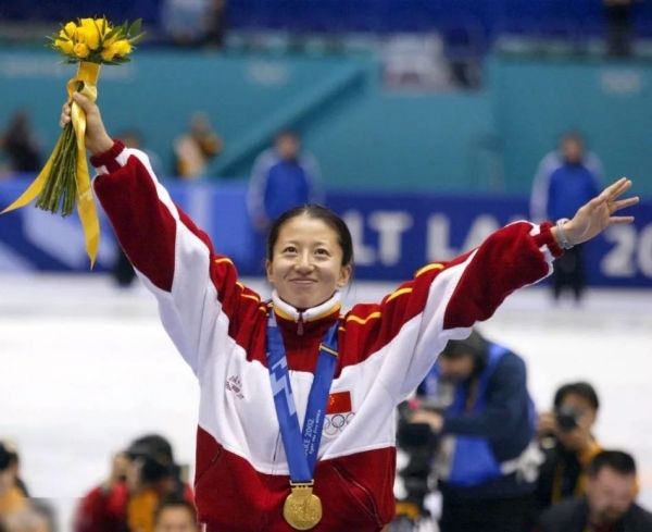 中国冬奥会第一枚金牌获得者是谁 潮牌体育