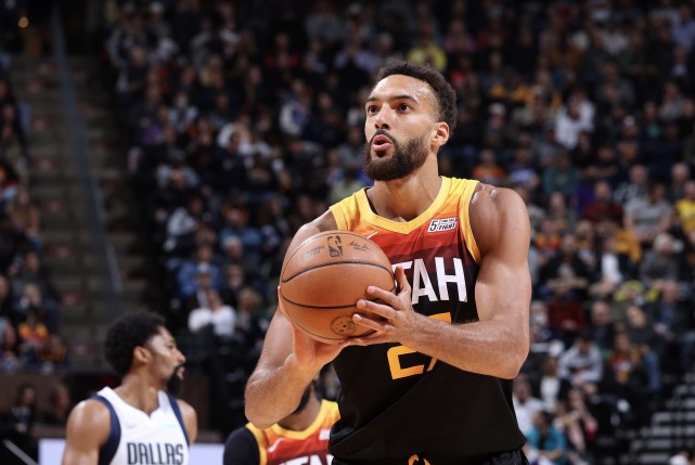 米切尔33分 独行侠109-114爵士