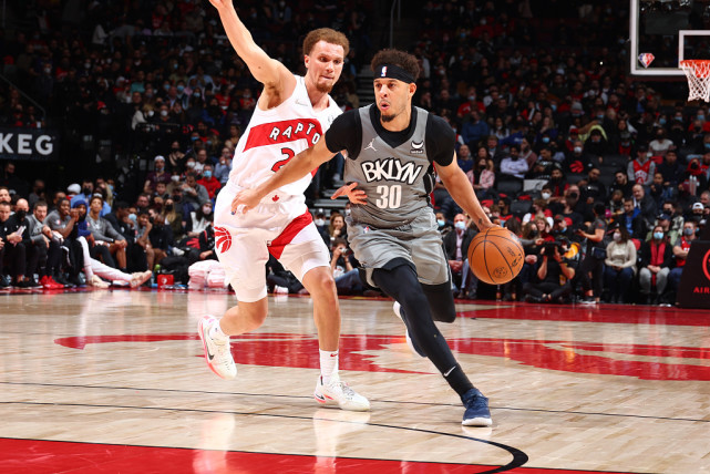 小库里18分丢关键球 篮网108-109猛龙