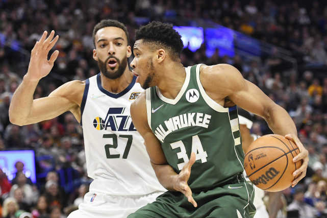 三巨头合砍82分 雄鹿117-111爵士