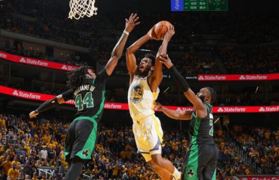 勇士3-2绿军 拿下总决赛赛点