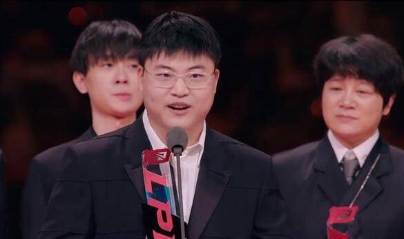 uzi现在在哪个战队